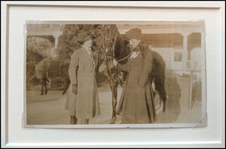 [History] Oakley, Annie. (1860 - 1926) Signed Photograph