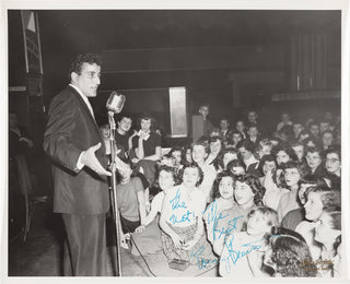 Bennett, Tony. (b. 1926) Signed Photograph