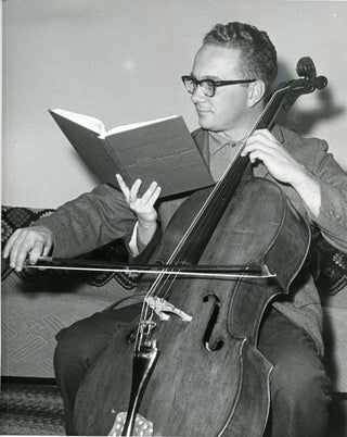 [Cello] Hoeppner, Fred. Multitasking Cellist - Original Press Photograph