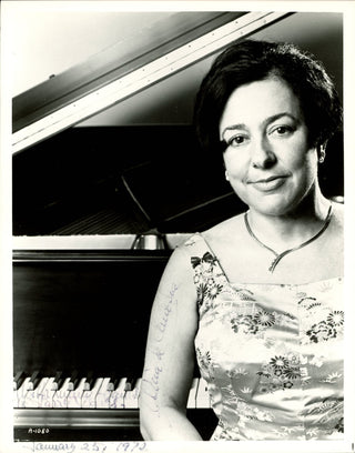 De Larrocha, Alicia. (1923–2009) Signed Photograph