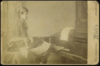 [Piano] Unusual Cabinet Card of FOOT-Pianist!