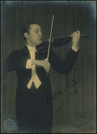 Heifetz, Jascha. (1901–1987) Signed 1926 Photograph