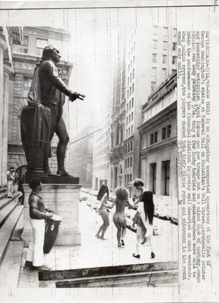 [Kusama, Yayoi. (b. 1929)] Nude Dancing - Original 1968 Press Photograph