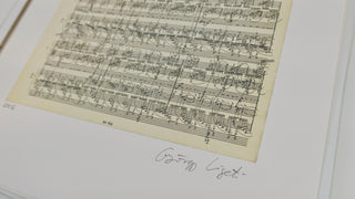 Ligeti, Gyorgy. (1923–2006) Notenbilder. Kunstmappe mit sechs Faksimiles nach Musik-Autographen von György Ligeti und mit dem Reprint eines Ligeti-Portraits von Klaus Böttger: Volumina; Etudes pour Piano; Monument; Violinkonzert; Klavierkonzert; Requiem.