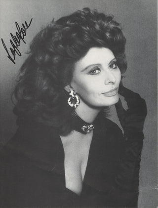 Loren, Sophia. (b. 1934) Signed Photograph