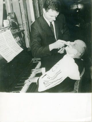 [Pianist Shaving] Arntz, Heinz. (ca. 1900-?) "Playing Piano for 43 Days" - Original 1965 Photograph