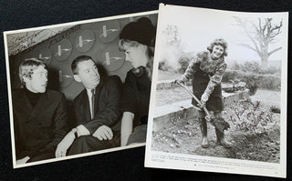 Redgrave, Vanessa. (b. 1937) & Redgrave, Lynn. (1943–2010) Signed Photographs