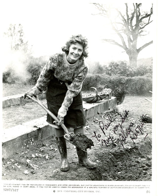 Redgrave, Vanessa. (b. 1937) & Redgrave, Lynn. (1943–2010) Signed Photographs