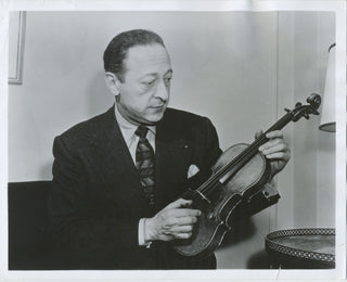 [Stradivarius] [Heifetz, Jascha. (1901–1987)] Original Photograph with "Dolphin" Stradivarius